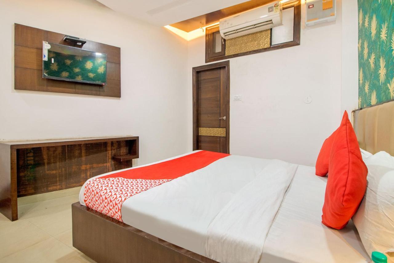 Oyo 48489 Adarsh Plaza Hotel ซาฮารันปูร์ ภายนอก รูปภาพ