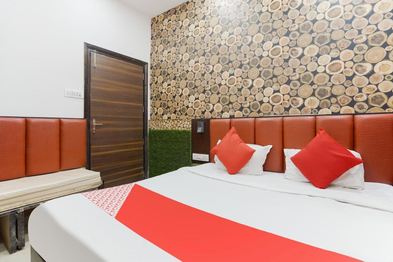 Oyo 48489 Adarsh Plaza Hotel ซาฮารันปูร์ ภายนอก รูปภาพ