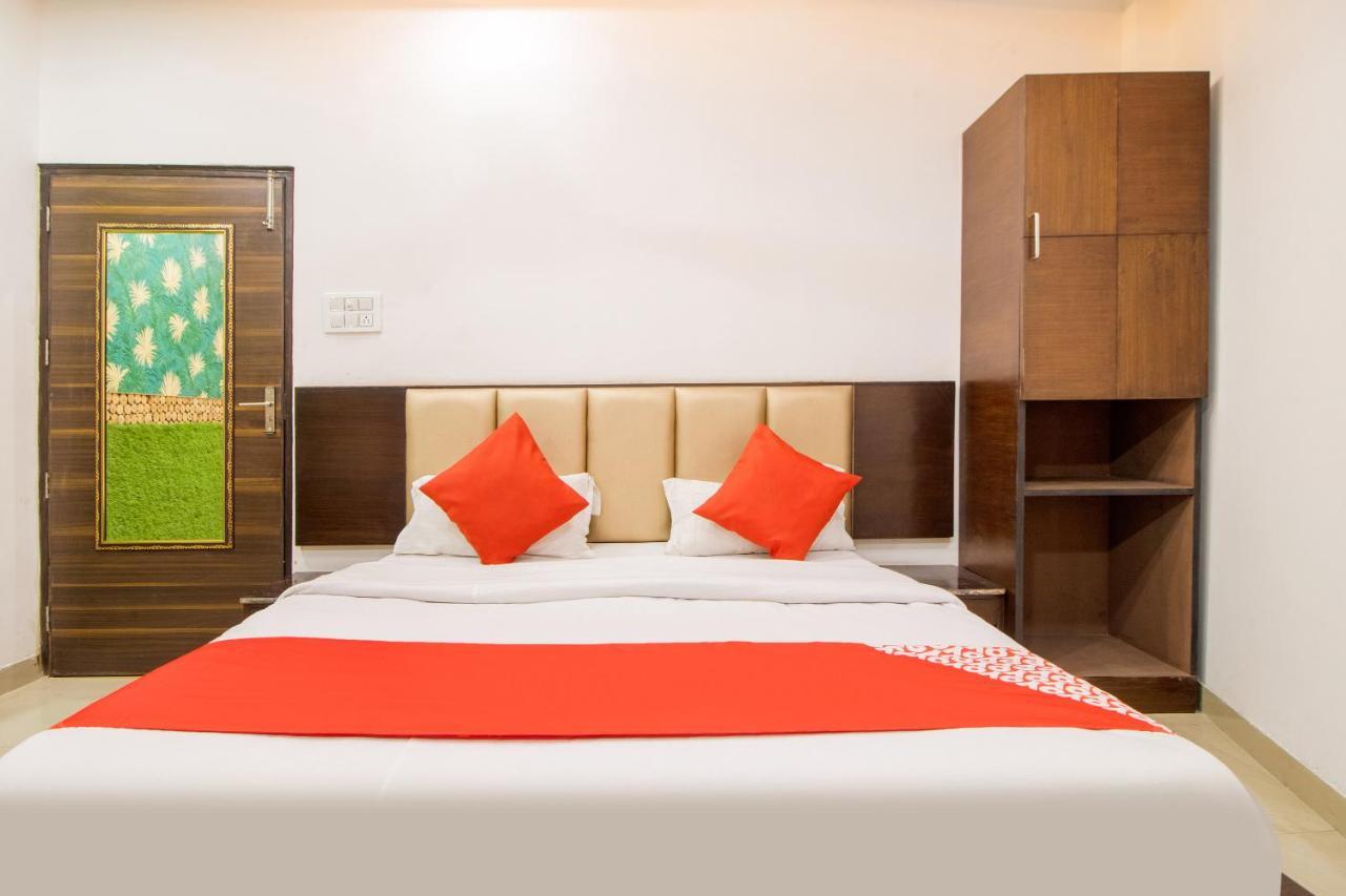 Oyo 48489 Adarsh Plaza Hotel ซาฮารันปูร์ ภายนอก รูปภาพ