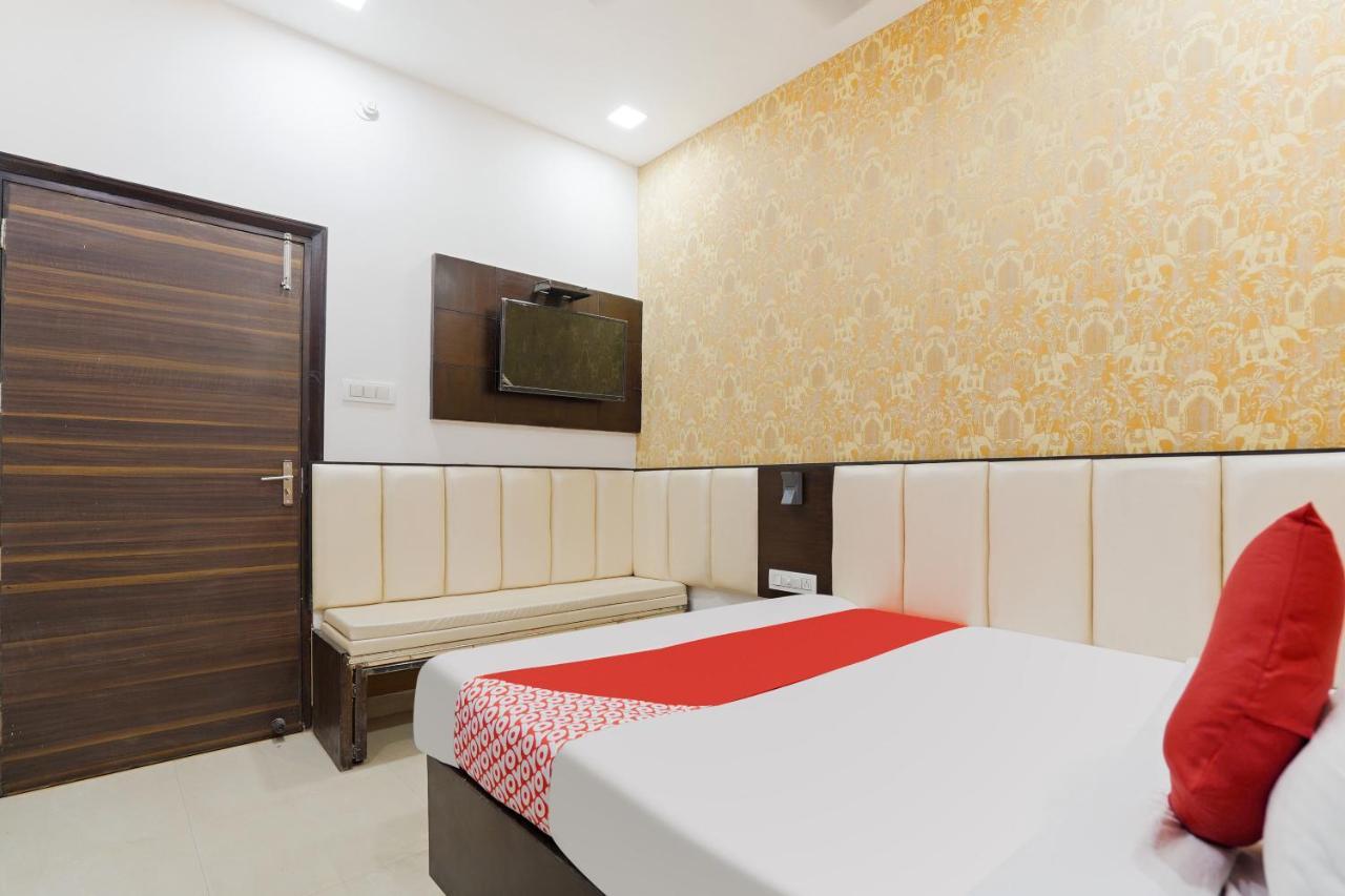 Oyo 48489 Adarsh Plaza Hotel ซาฮารันปูร์ ภายนอก รูปภาพ